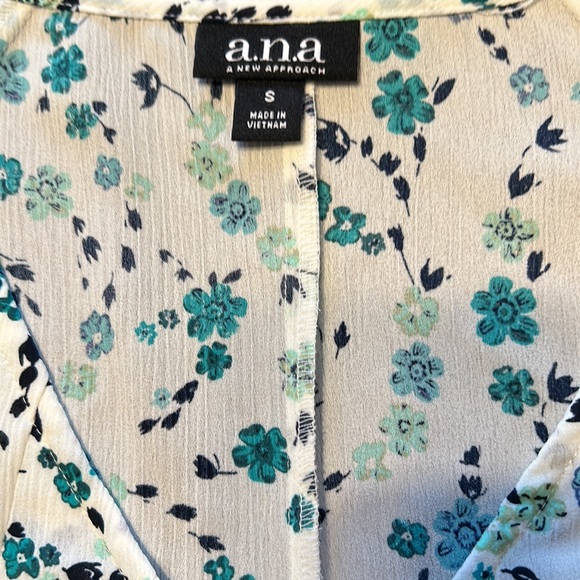 a.n.a A New Approach Womenโs Long Sleeve Blouse NWT Small - Picture 3 of 11